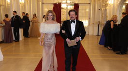 Hostia prichádzajú na XXII. ročník Prešporského bálu v bratislavskej Redute. 