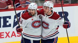 Dvojgólový režisér Slafkovský hviezdou divokého derby, prekonal zápis legendy. Nemec znova s Čiernym Petrom