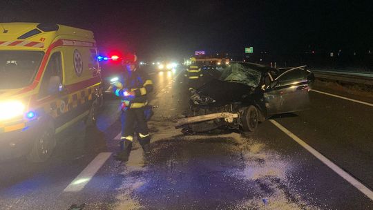 Na D2 pri Stupave smerom do Bratislavy došlo k nehode, polícia odkláňa dopravu