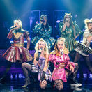 SIX  foto R.Tappert  dole M.Galis Partlova  L.Machcinikova  hore R.Polakova Dang Van  K.Vreckova  M.Drganova  M.Dolna