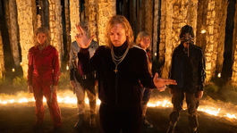 Stretne sa šialený satanista s dobráckym ateistom... Kto z nich prežije?