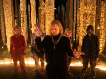 Stretne sa šialený satanista s dobráckym...