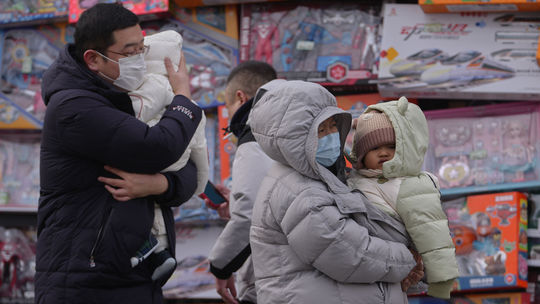 Populácia Číny sa zmenšuje štvrtý rok po sebe, záujem o svadby je historicky najnižší