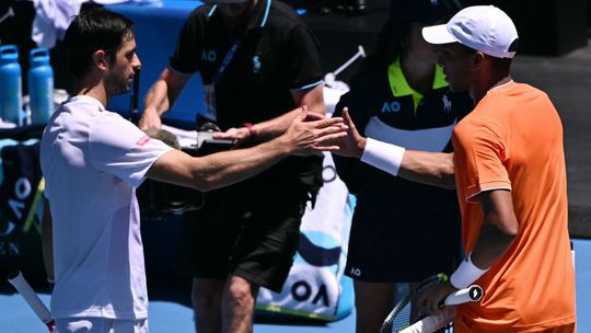 Trojnásobný finalista Medvedev ide ďalej. Kvôli zraneniu skončil prvý z favoritov