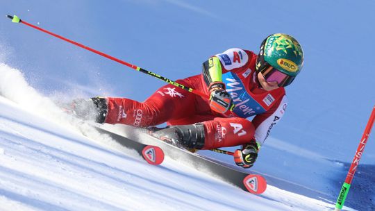 Kráľovná "obrákov" opäť udrela. Shiffrinovej ušlo pódium o 11 stotín, úspešný návrat Brignoneovej