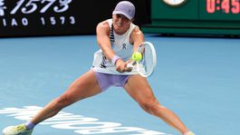 Swiatekovej zúfalý boj s vlastným odevom baví fanúšikov. Poľská hviezda nakoniec kapitulovala