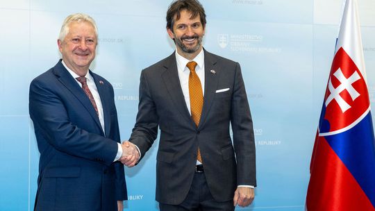 Kaliňák a jeho český kolega Zůna sa zhodli na zvyšovaní obrannej sebestačnosti a spolupráci