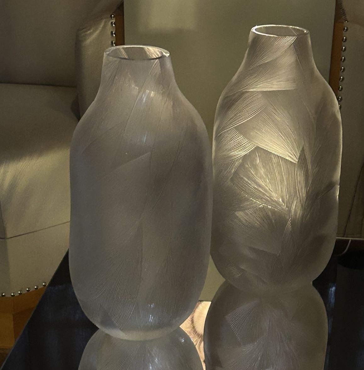 Handlovej vázy Flare a Traces vystavené vo vile.