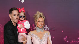 Zľava: Carter Reum, manžel Paris Hiltonovej a...