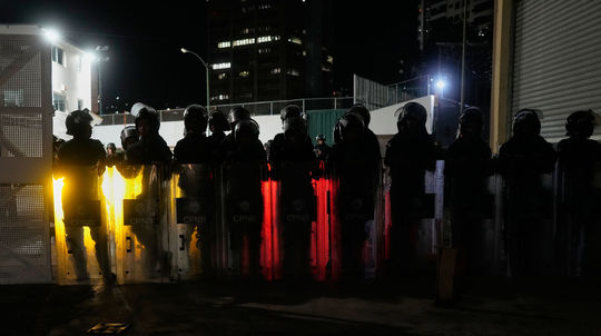 Prepustení venezuelskí väzni čelia prísnym obmedzeniam. Rusko ostro kritizuje kroky USA v regióne