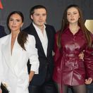 Victoria Beckham, jej najstarší syn Brooklyn Beckham a jeho manželka Nicola Peltz Beckham