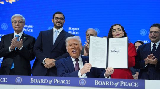 Rada mieru je na svete. Trump sa pochválil svetu podpisom, pridal sa i premiér V4