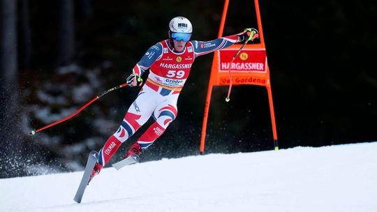 VIDEO: Diváci sa uhýbali, niekoľko metrov letel vzduchom. Po drsnom páde odvážal Francúza z trate vrtuľník