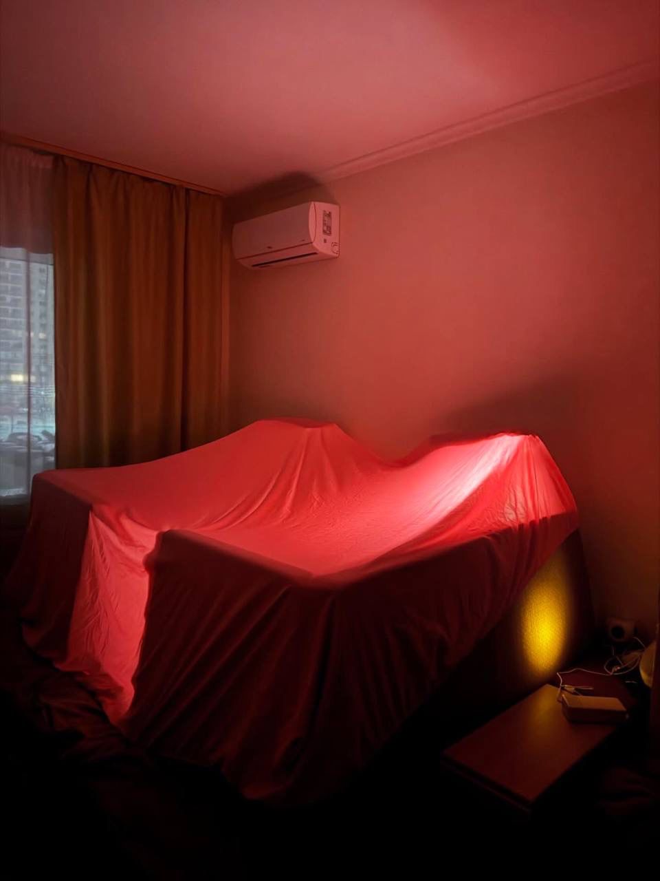 Ľudia si stavajú provizórne...