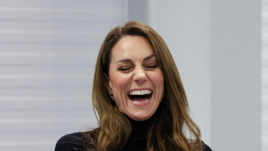 Princezná Kate so spokojným úsmevom na návšteve...