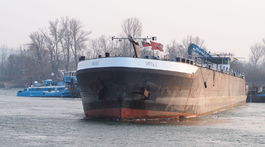 SR Bratislava Dunaj lode skríženie BAX