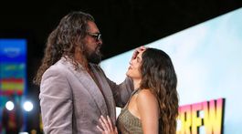 Jason Momoa a jeho partnerka - herečka Adria Arjona