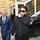 Ondřej Brzobohatý odchádza zo súdu. 