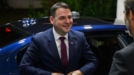 Macinka pôjde do Mníchova „autom so spaľovacím motorom“. Prezidenta Pavla tam vyhľadávať nebude