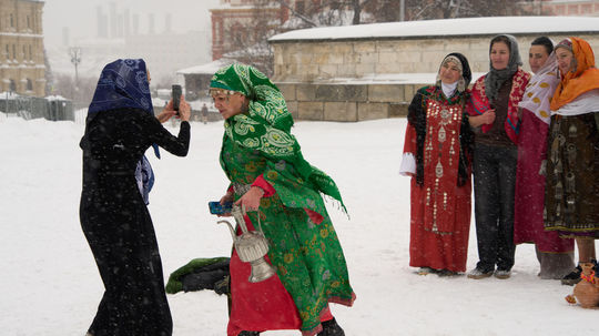Ženy z folklórneho kolektívu z ruského regiónu...