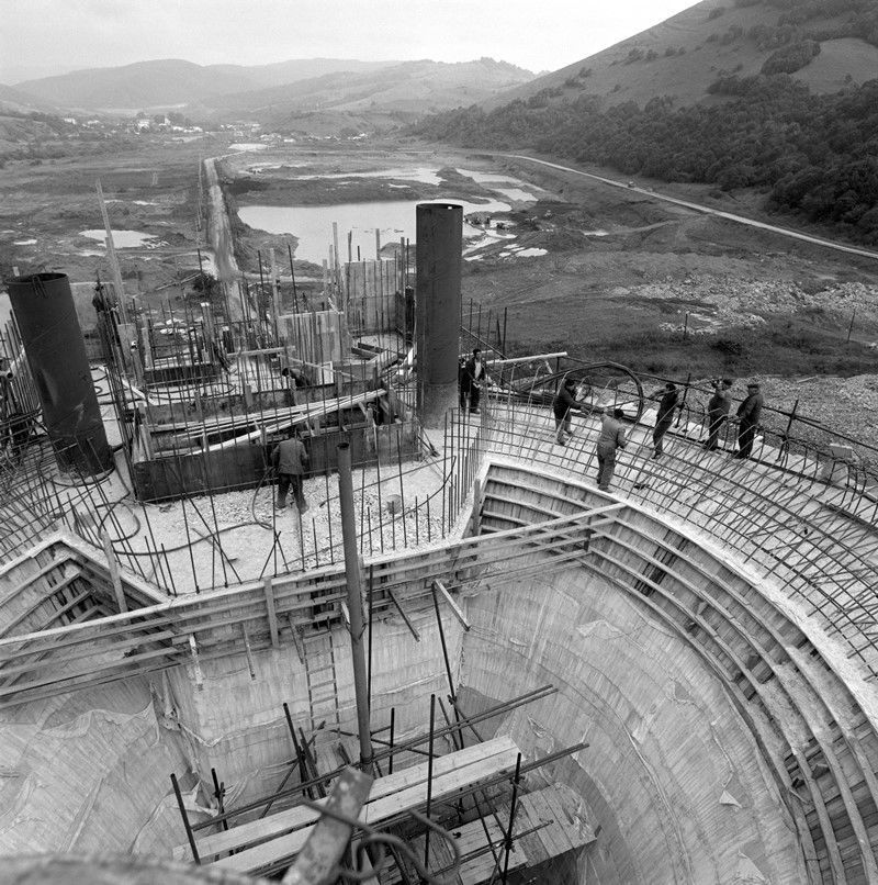 Na archívnej snímke zo 4. októbra 1985 výstavba...