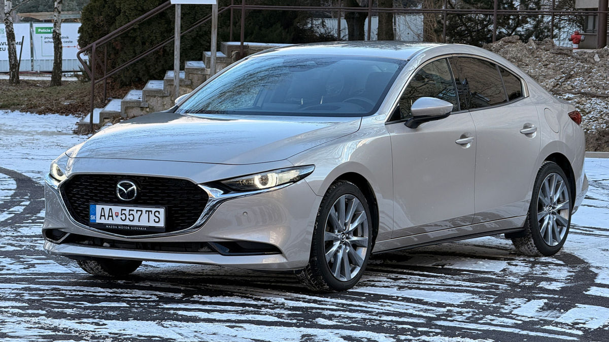 Mazda 3 môže na prvý pohľad pôsobiť, že patrí o...