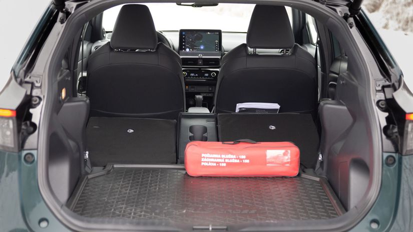 Kufor je veľmi praktický. Má slušných 397...