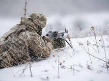 Ukrajinský vojak v snehu