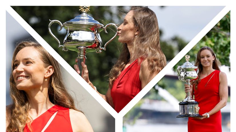 Krásna Jelena Rybakinová zapózovala s trofejou....