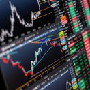 Trhy, ropa i drahé kovy prudko klesli, Trumpova otočka pri Iráne prepísala plány investorov