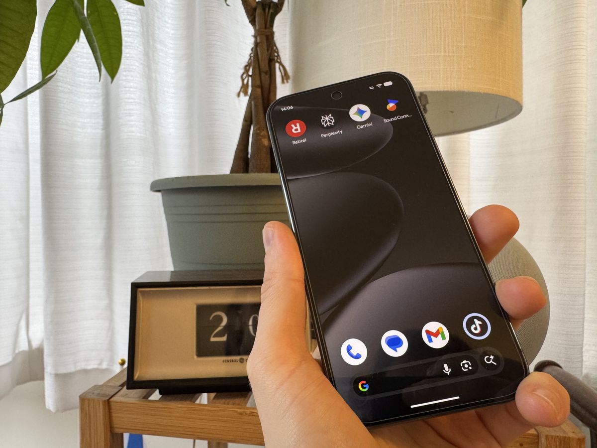 Google Pixel 10 Pro má čítačku odtlačkov ukrytú...