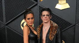 Jesse Jo Stark a rocker Yungblud v značke Chrome Hearts. 