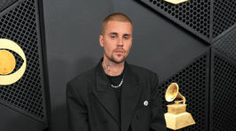 Justin Bieber prišiel na Grammy v značke Balenciaga. 