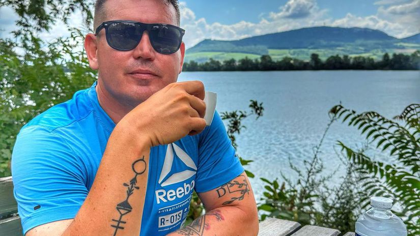 Dostať komunikačného partnera k stolu, vedie k...