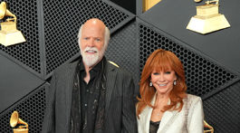 Rex Linn a speváčka Reba McEntire.