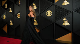 Speváčka Tate McRae v kreácii Balenciaga. 