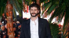 Herec Dylan O'Brien na premiére filmu Pošlite pomoc.