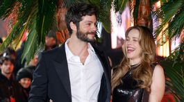 Hereckí kolegovia Dylan O'Brien a Rachel McAdams na londýnskej premiére. 