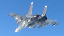 Ruský Suchoj s neobvyklou výzbrojou nad Pobaltím. NATO zachytilo stíhačky pripravené na boj