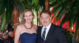 Yvonne Flores (vľavo) a režisér Sam Raimi 