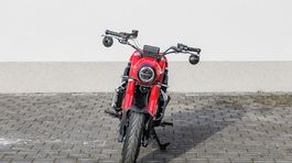 Jawa chystá krásneho retro-naháča