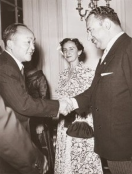 Kostarický veľvyslanec Teodoro Bonnefil Castro...