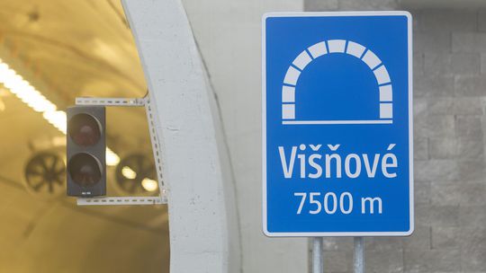 Tunel Višňové zatvorili. Vodiči sa opäť vracajú pod Strečno