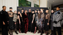 Záverečné pózovanie po prehliadke Soirée dizajnéra Fera Mikloška. 