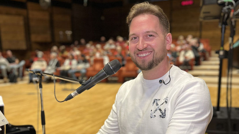 Na minutu presne S. Tomecek  2 