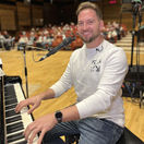 Na minutu presne S. Tomecek  2 