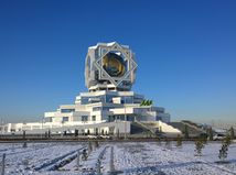 543 mramorových palácov, zlaté sochy a...