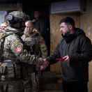 Volodymyr Zelenskyj a Oleksandr Syrskyj 12....