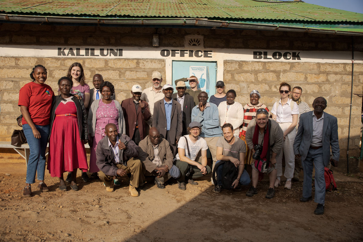 Lubomír Kadaně (vzadu v šiltovke) s...