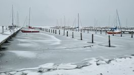 Zamrznutá pláž v Dánsku sa zmenila na atrakciu